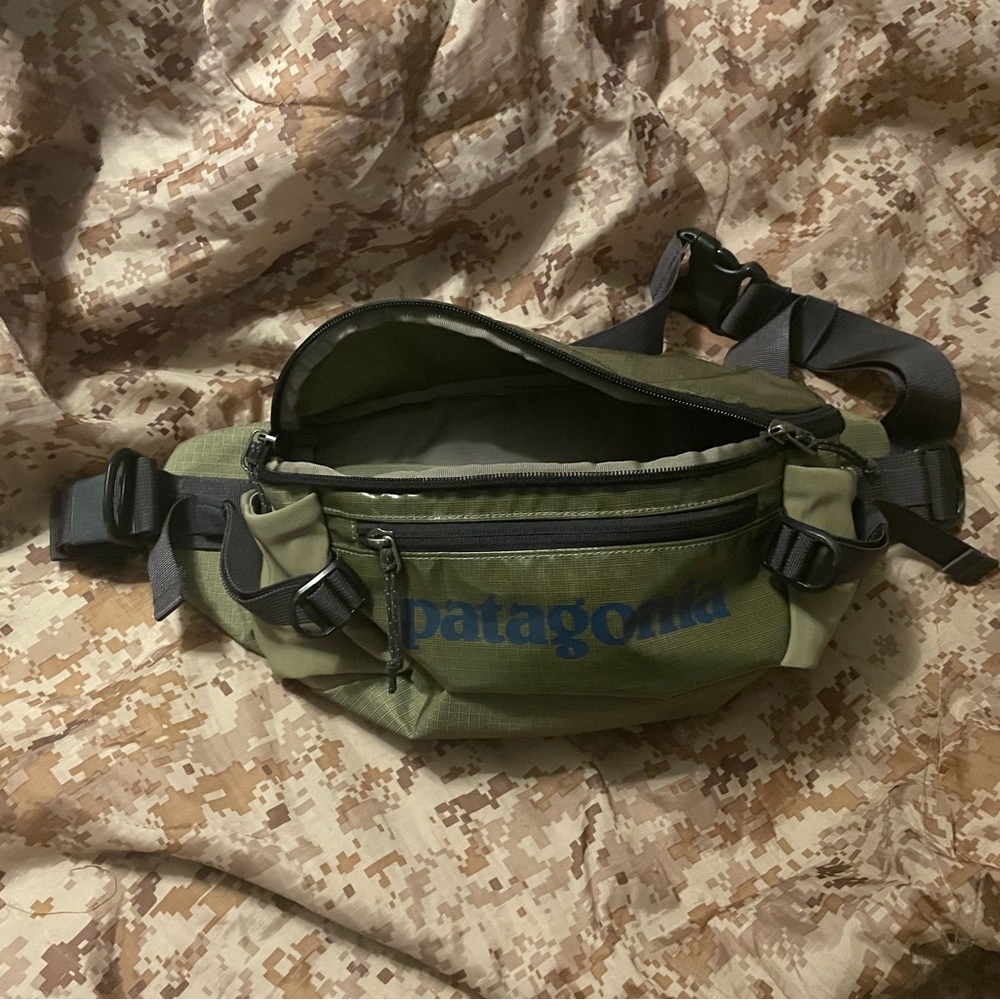 Patagonia 5L Blackhole Fanny pack. Olive green